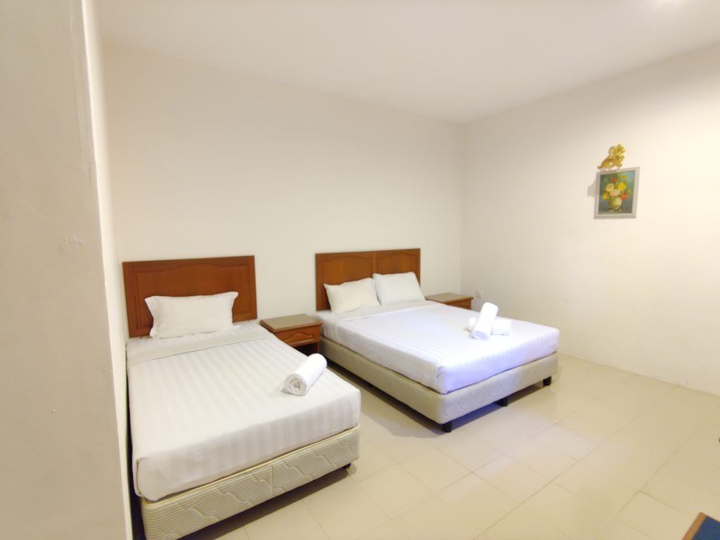 Triple Sharing Room (Mixed with Queen sized bed) in Tekoma Resort, taman negara. Clean and comfortable rooms, good service. Suitable for group of friends who are travelling in Taman Negara
