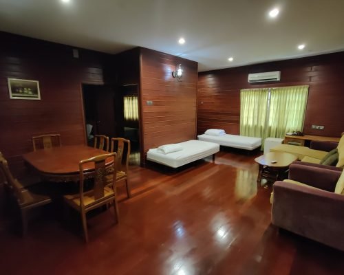 seraya suits in tekoma resort, taman negara/ it has 2 rooms and 1 living room. Good for group travellers, or family.